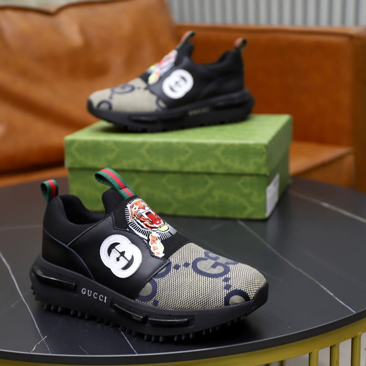 Ex-factory price: 462💰🙅‍♂️🙅‍♂️🙅‍♂️ Brand: GUCCI Standard code: 38-44 (45 customized) Grade: Same as the official website Material: Original cowhide material spliced with brand cloth Comfortable and breathable lining Lightweight and wear-resistant sports outsole Style category: Men's fashionable casual shoes Running sports shoes Distinguished luxury brand elements Top luxury color: actual picture color